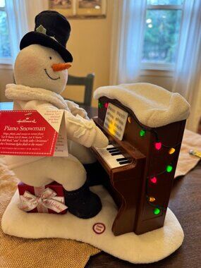 2005 Hallmark Piano Snowman Plush JINGLE PALS New with tag Christmas Animation
